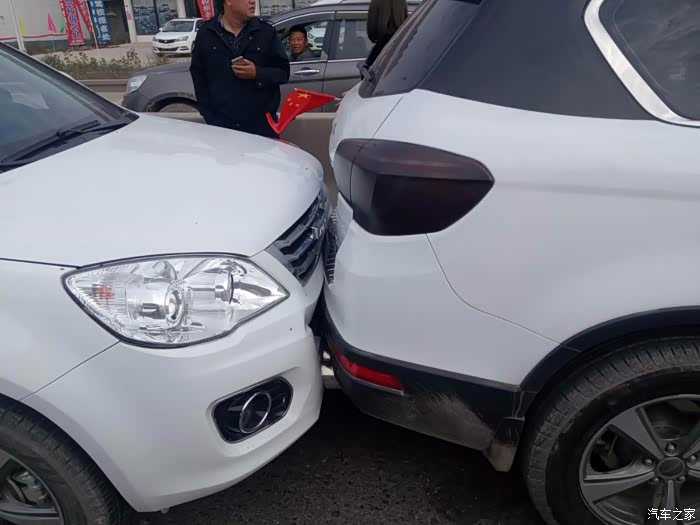 哈弗h6接好车队追尾.无语