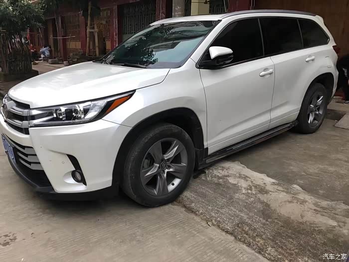 明盘白色汉兰达四驱豪华18年