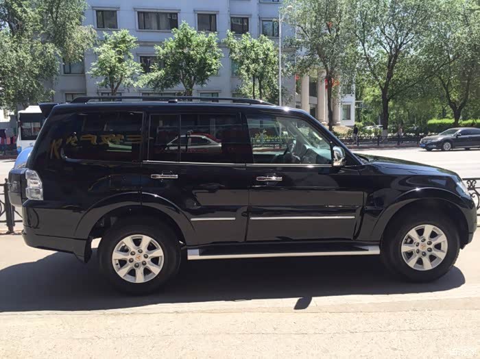 帕杰罗尊贵黑色提车记新车主认证