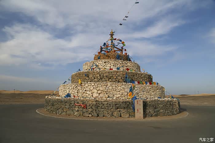 一男三女私奔西北青海湖寻秋腾格里玩险额济纳探美