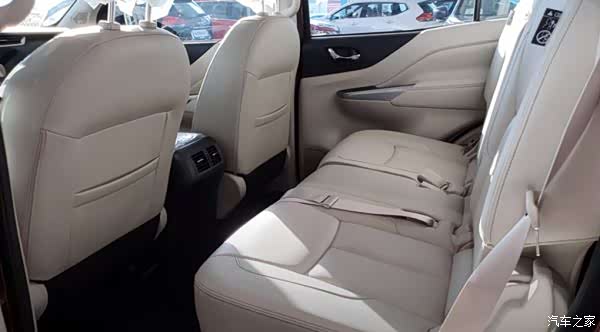 新款日产途达现身实拍空间大还能越野