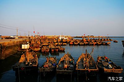 日照的其他收費景點有海濱國家森林公園,桃花島風情園.