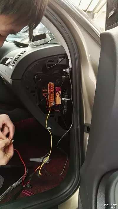 取电应该取acc电源,储物箱旁边靠座椅这一排都是acc电源.我今天刚装.