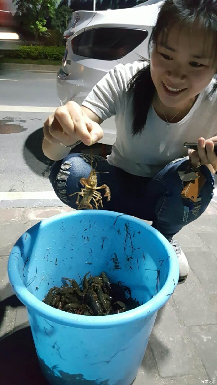 【桂林】几个车友一起抓小龙虾