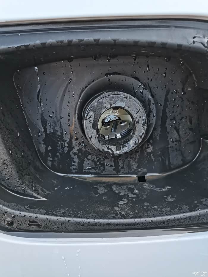 别克新君威油箱内盖脱落