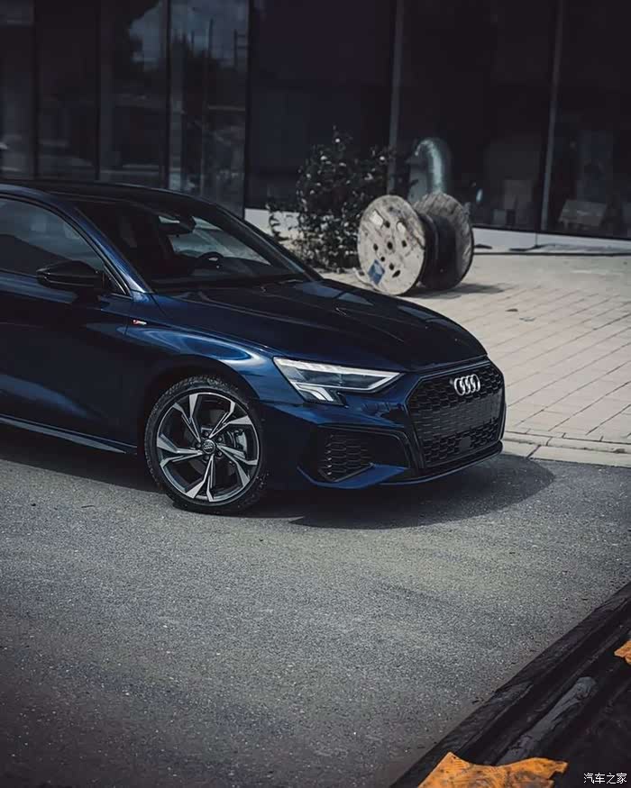 【图】新a3,纳瓦拉蓝加上黑光包,颜值上确实非常能打_奥迪a3论坛_汽车