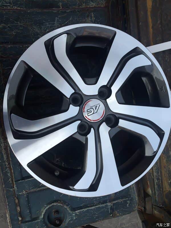 (求助)换了套安驰轮毂15寸,请问下中心圈多大?