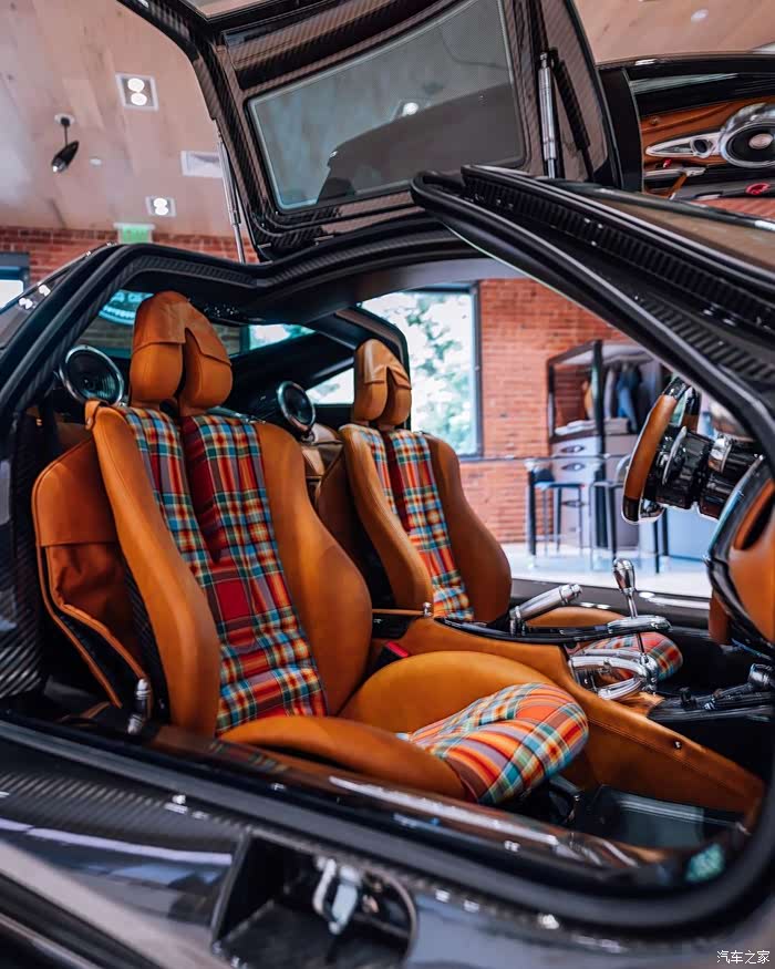 帕加尼huayraroadster内饰都是亮点真心喜欢