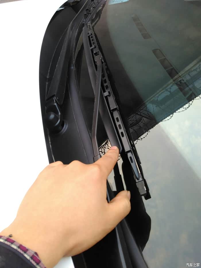 大家的车雨刮导风条有几条,我的只有主雨刮一条