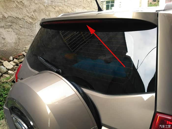 请教老司机瑞虎15版后门上这两个孔是干嘛的