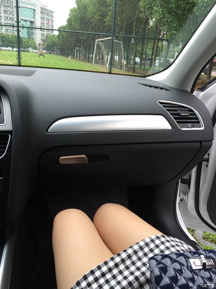 小妮子的自拍大腿