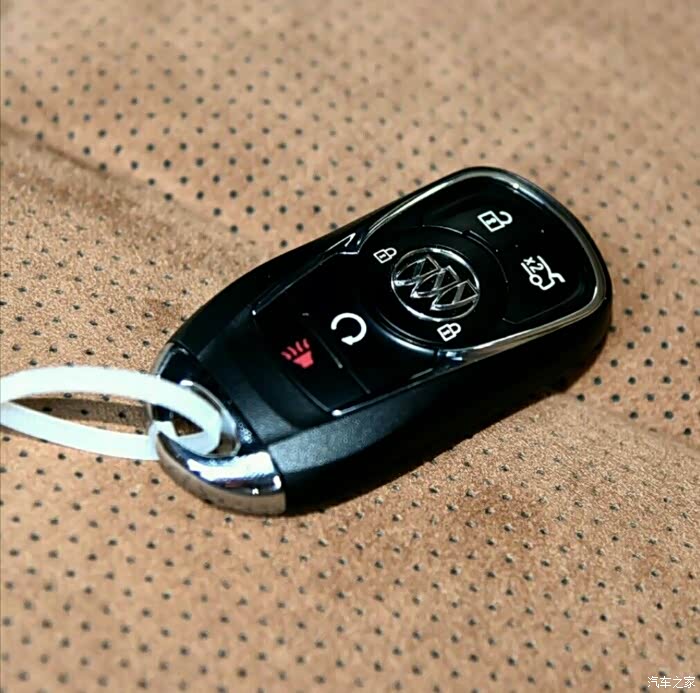 新君越车钥匙,跟君威一比.呵呵哒.