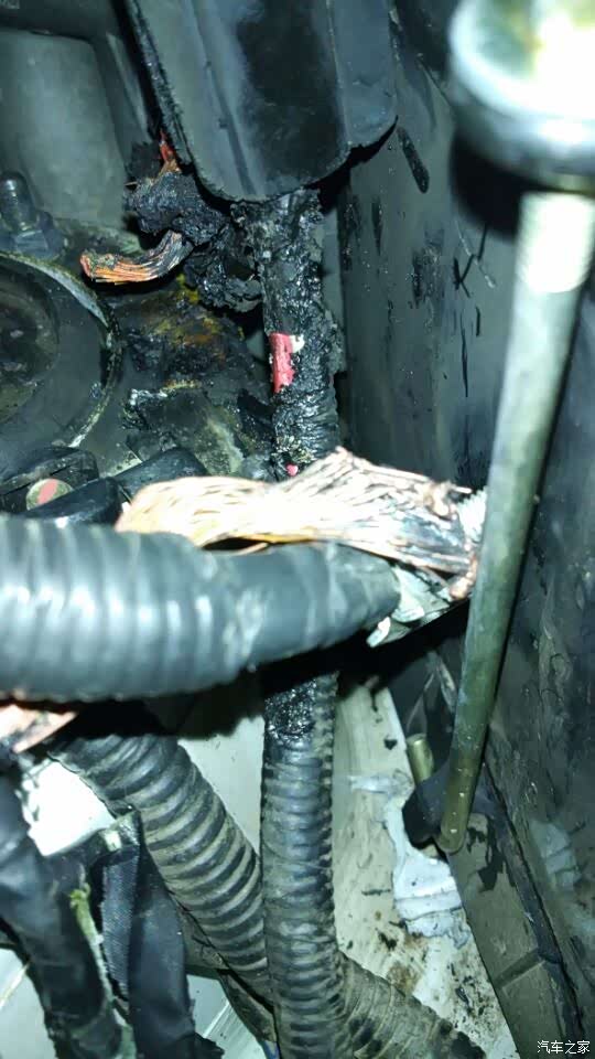 气愤车的电瓶线烧了大家要小心