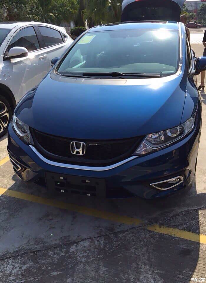 新款蓝色好看吗?