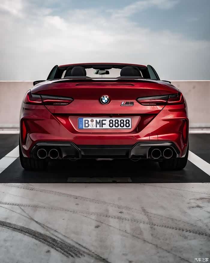 宝马超话大红色的宝马m8致命的诱惑
