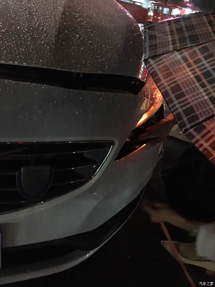 一天两次事故上午追尾了晚上刮擦伤心