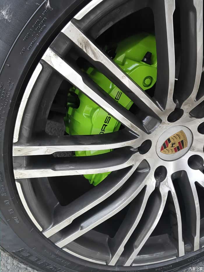porschecayennes荧光绿卡钳作业欣赏