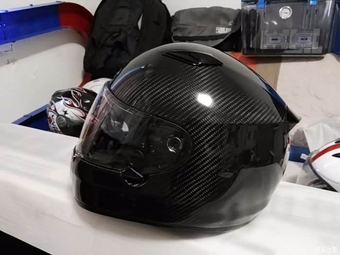 国产全碳纤维安全气囊头盔到了,通过认证snellm2010
