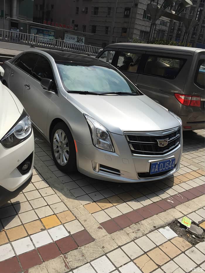 我一提车就贴了改色膜,做成冰银色了.