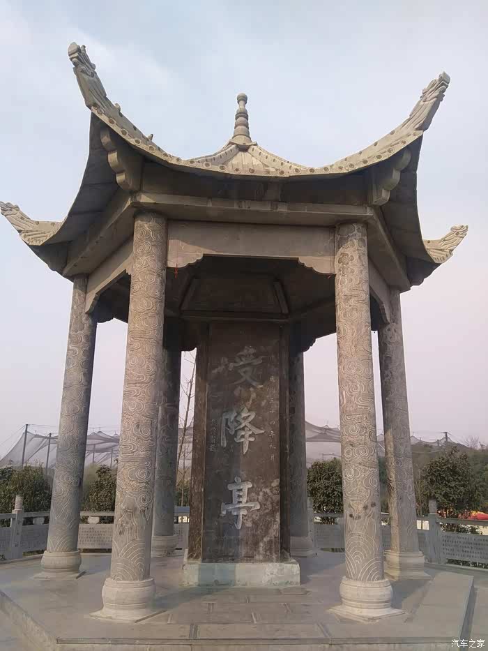 清晨闲逛河上街