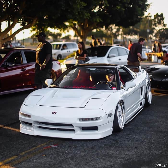 一枚白色本田nsx,太迷人了