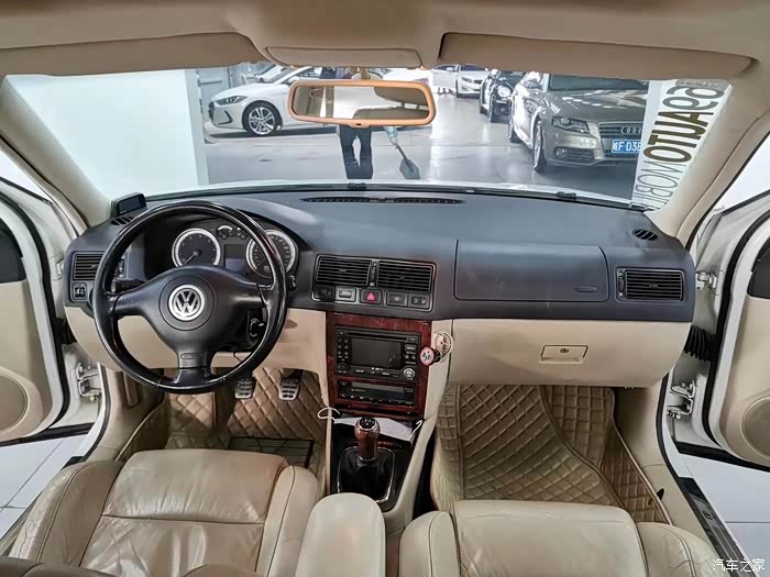 0 狼堡版的中控内饰有原厂桃木的吗?_高尔夫论坛_汽车之家论坛