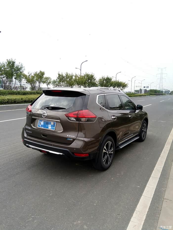 奇骏25豪华琥珀金交作业