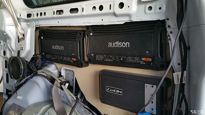 两台audison sr4 一台hertz hdp1低音功放