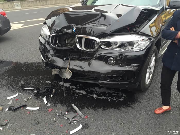 【图】追尾了 还好人没事_宝马x5(进口)论坛_汽车之家论坛