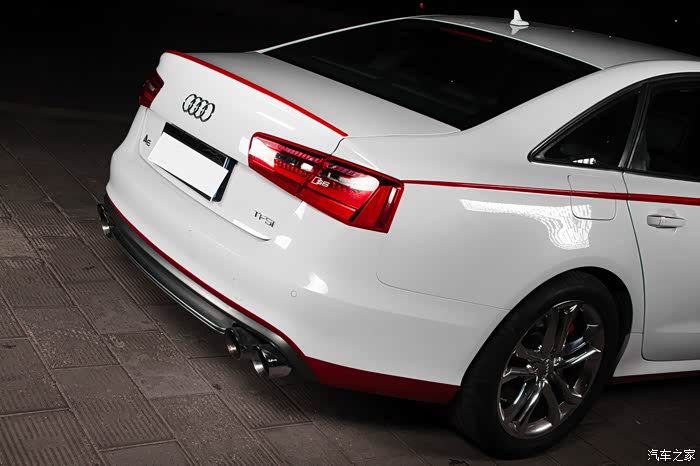 勇猛强劲的rs6再配上时尚动感拉花,你-值得拥有!