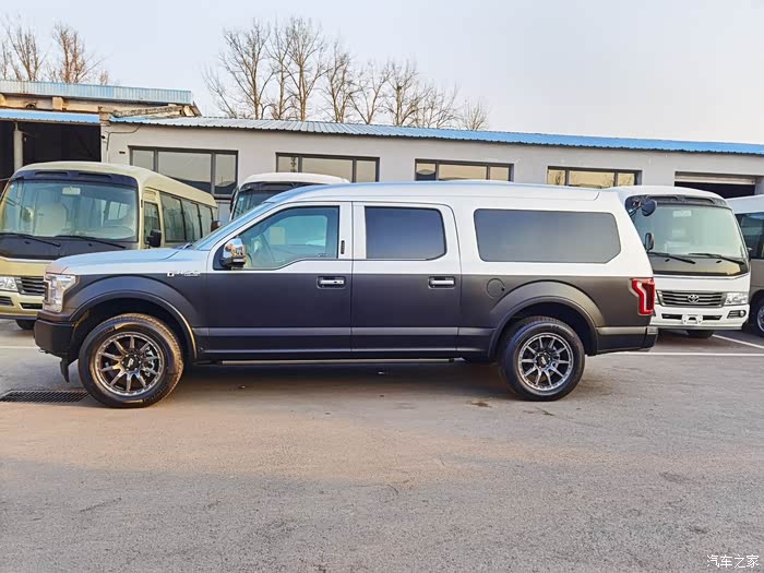 福特f150改装之后它现在叫福特勇猛者大七座suv
