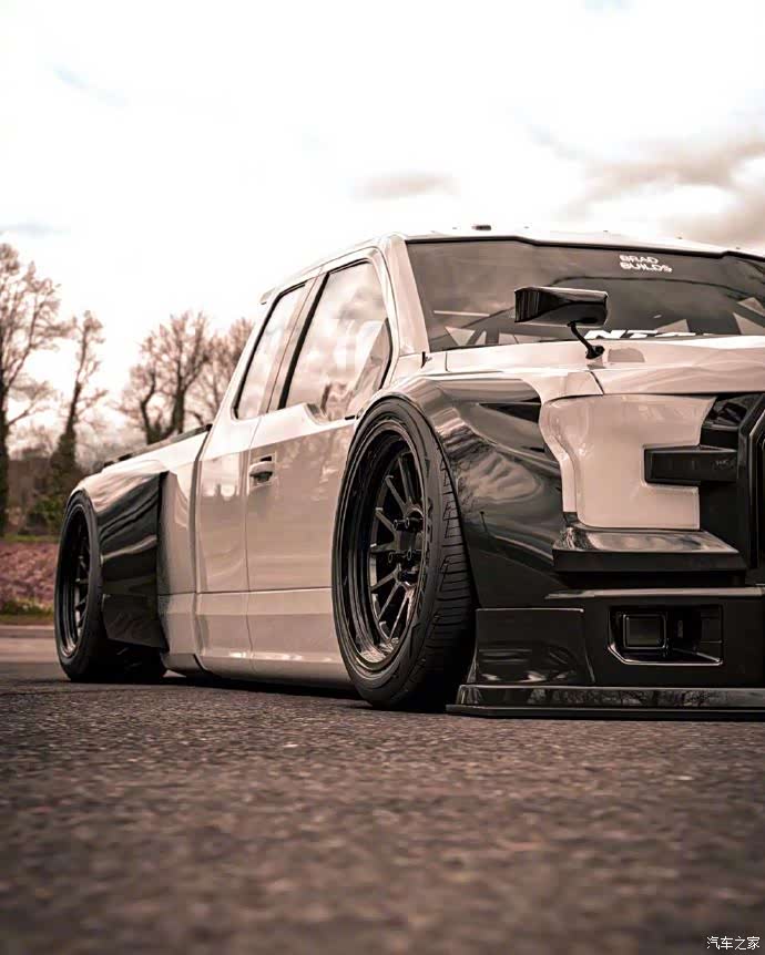 当大皮卡玩超跑的低趴也是超级美吧你觉得怎么样呢会喜欢吗