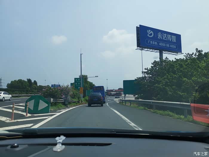 驶入江苏扬州"瘦西湖"服务区