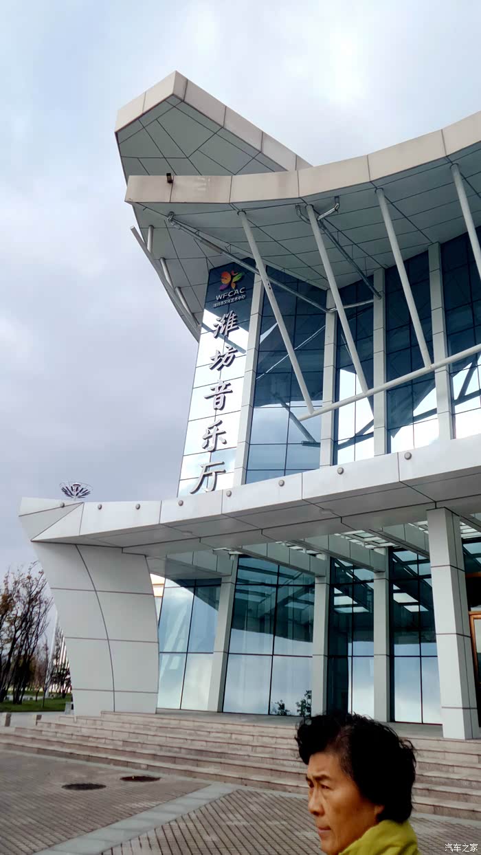 初冬的潍坊文化艺术中心