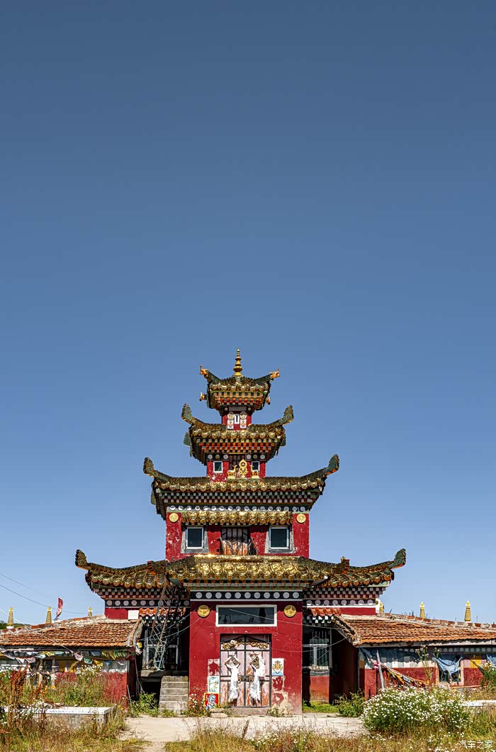 神祇成片的塔林和经幡瓦切塔林摩旅川西