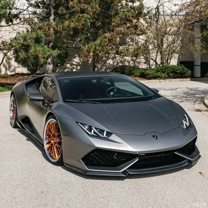 兰博基尼huracanlp6104外观线条流畅