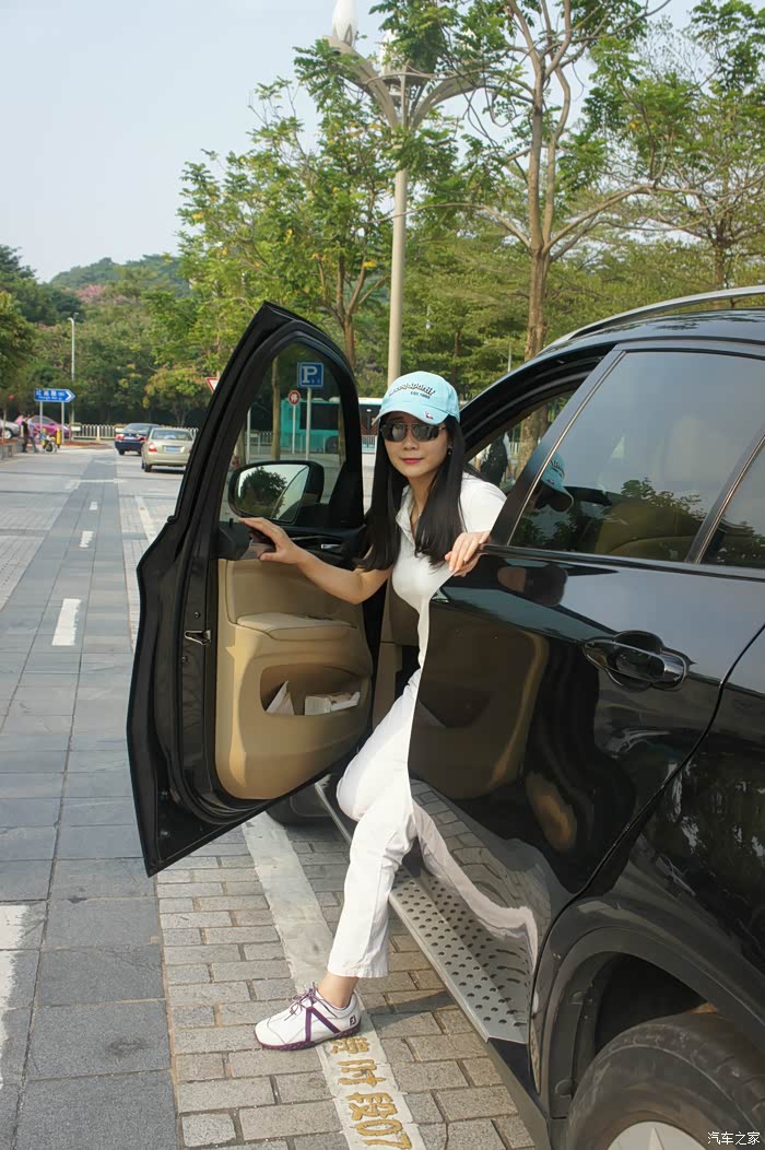 【图】高学历美女同事当车模,第一辑._宝马x6论坛_汽车之家论坛