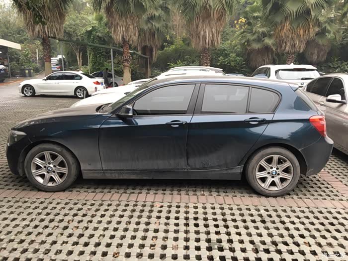 重庆出2015年7月的宝马一系116领先