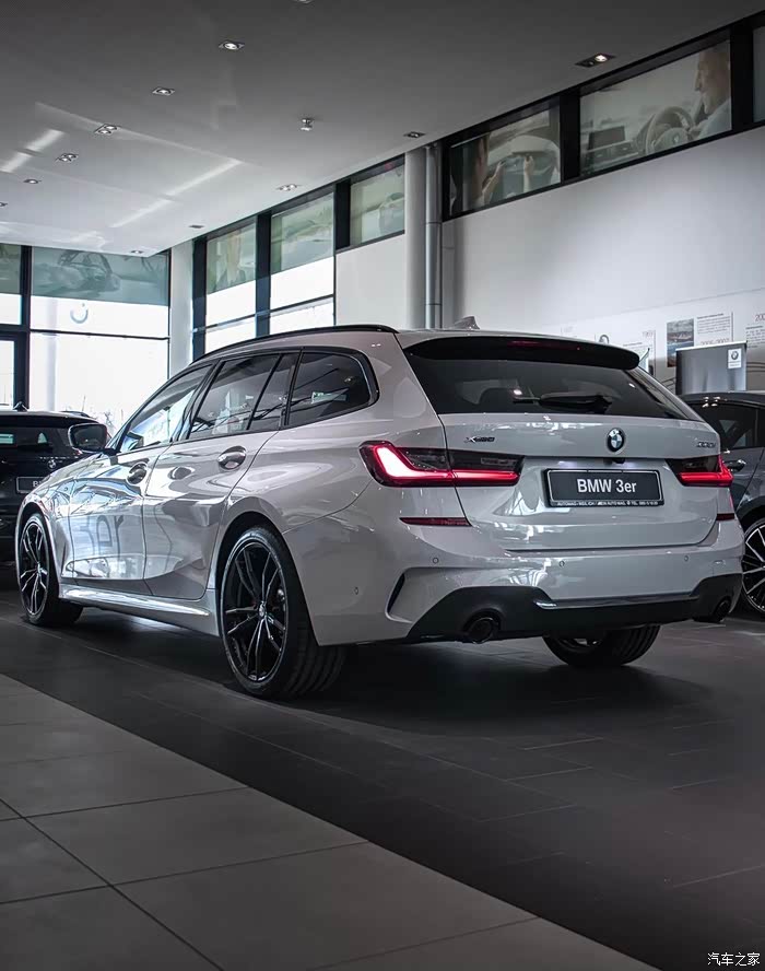 宝马3系touring330i瓦罐身涂霍根海姆银