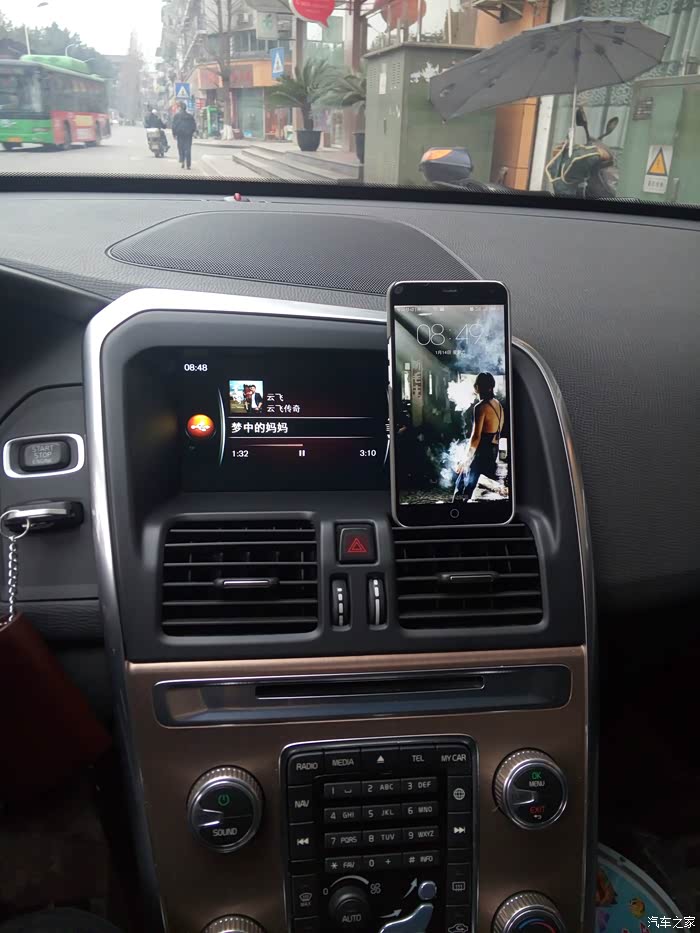 请问手机放的位置