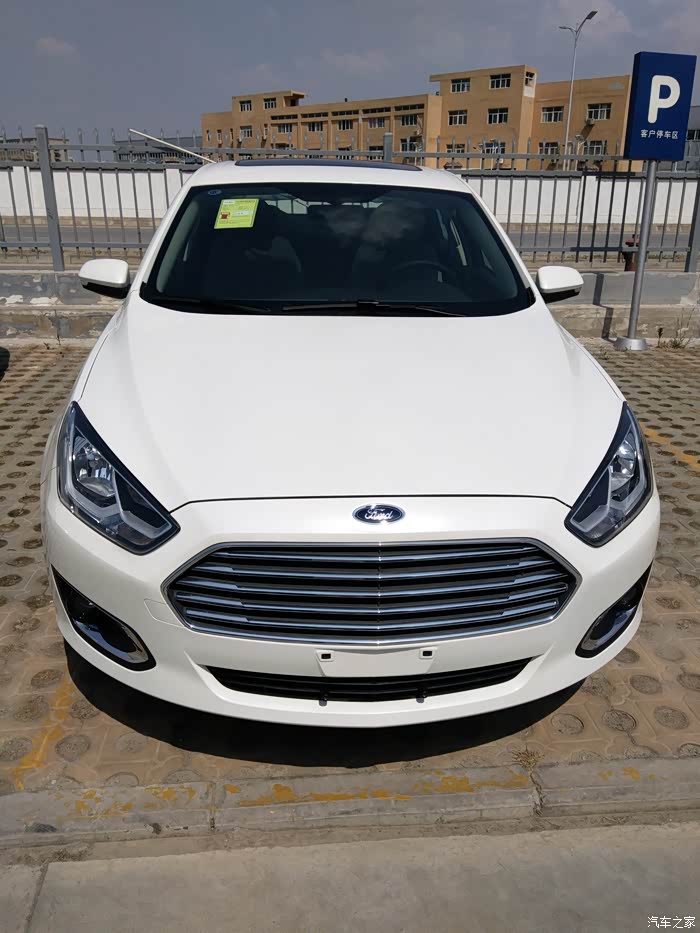 福睿斯17款自动时尚珍珠白,订车了,大家看看价格,西安