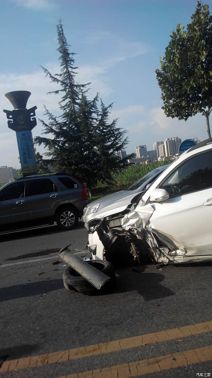 cs35路见事故碰撞断轴