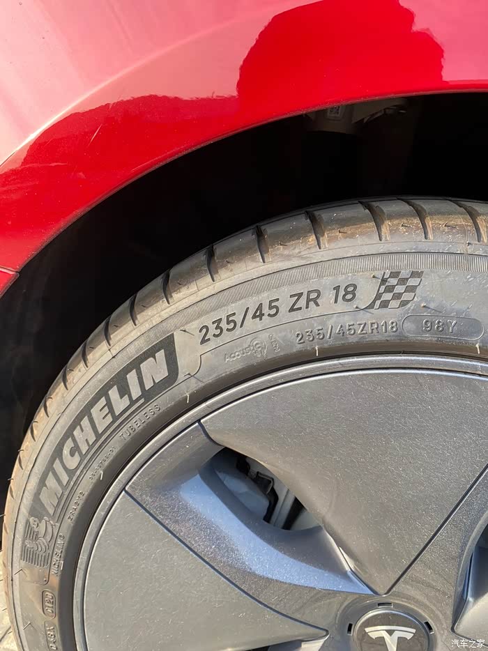 特斯拉model3 18寸米其林轮胎,19寸韩泰轮胎对比