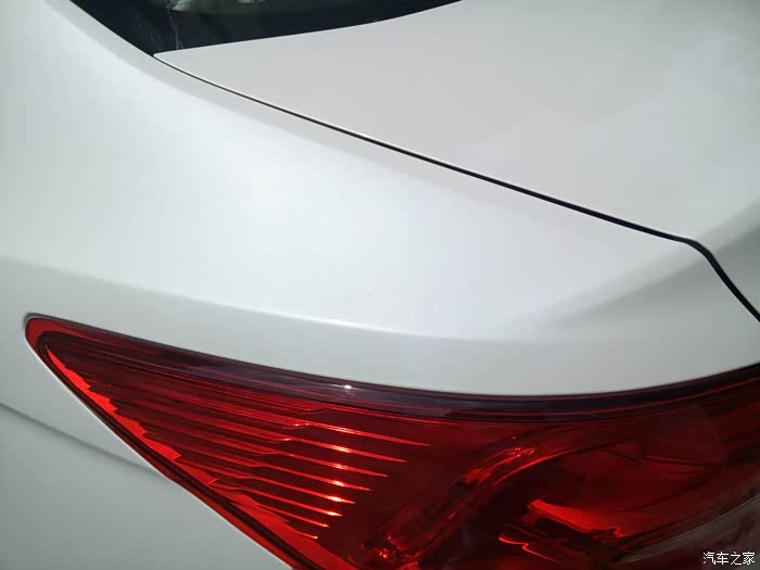 已经交定金纠结于纯白和珍珠白有什么差别