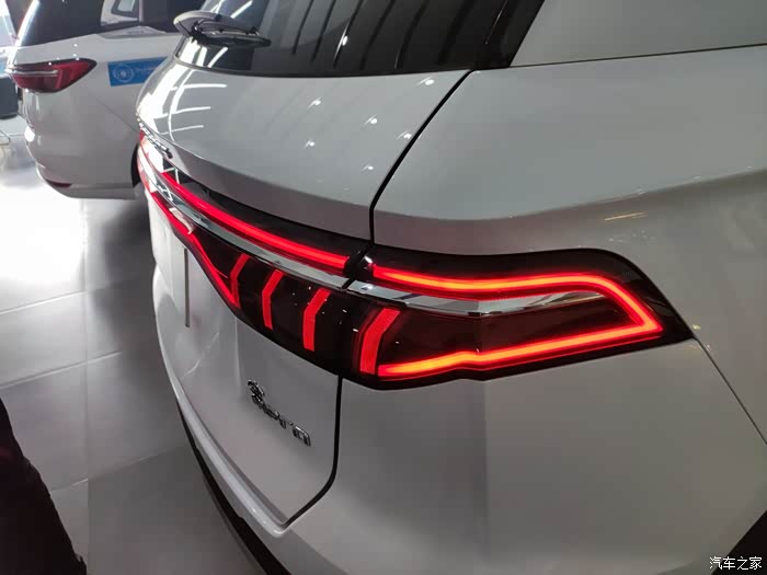 宋pro的尾灯好帅啊