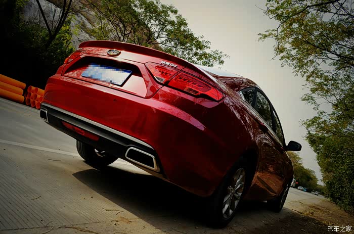 提车作业吉利帝豪gl喜提大红色