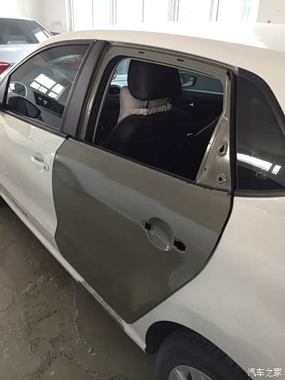 掉头时左后门被撞,可怜的小白要换门啦_polo论坛_手机汽车之家