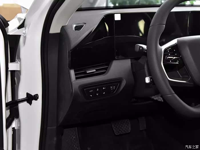 星空点阵氛围灯,这个亮点可以说一下,这绝对是百万豪车才有的既视感