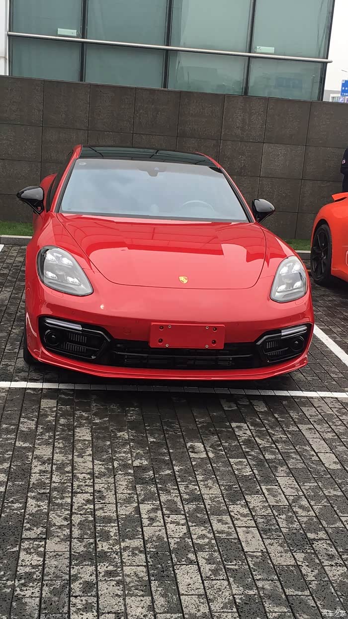 17款胭脂红帕拉梅拉4s提车