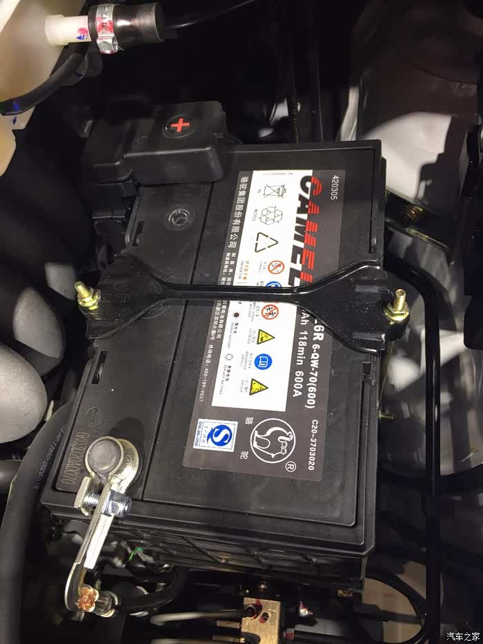 风行车友组团逛2017上海车展豪车美女一样不能少